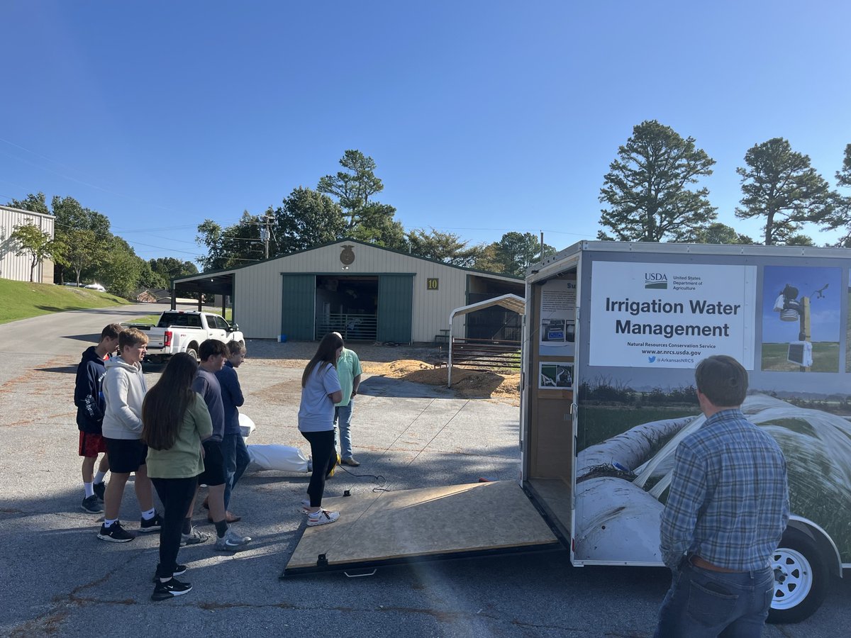 GreeneCountyCD's tweet photo. Today, GCCD Irrigation Specialist Jake Rieves presented irrigation best management practices to a class of 8th graders at Greene County Tech.

Thank you to Ben Gander and the ag department for allowing us to teach conservation to these students! https://t.co/rQOiZzK7lf