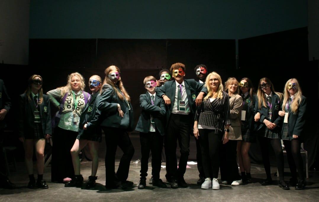 SMRCHS's tweet photo. Another year, another very busy Open Evening 🙂

It has been lovely to meet so many prospective students and families, we hope you enjoyed it too! 

Thank you to Richard from Y11 for being our photographer and to the Student Helpers 💜💚 https://t.co/QRJ8tlsOcw