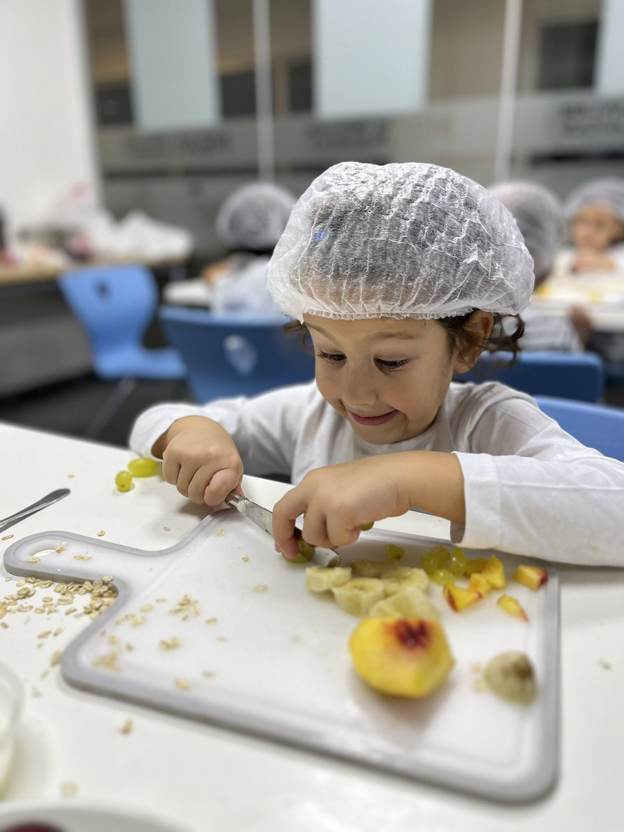 MerveSARIYILDZ's tweet photo. Gastronomi dersimiz 🧑‍🍳 👩‍🍳 
@eebruoruc @FundaOZTOPRAK76 @duyguozkankilic @ozkanay_ @aligundogdu44 @ayfer_bati  @mbaokullari   @perifilo @duyguozkankilic @DeryaOzkanYavuz @ersankurall https://t.co/F6EqzeWf5F