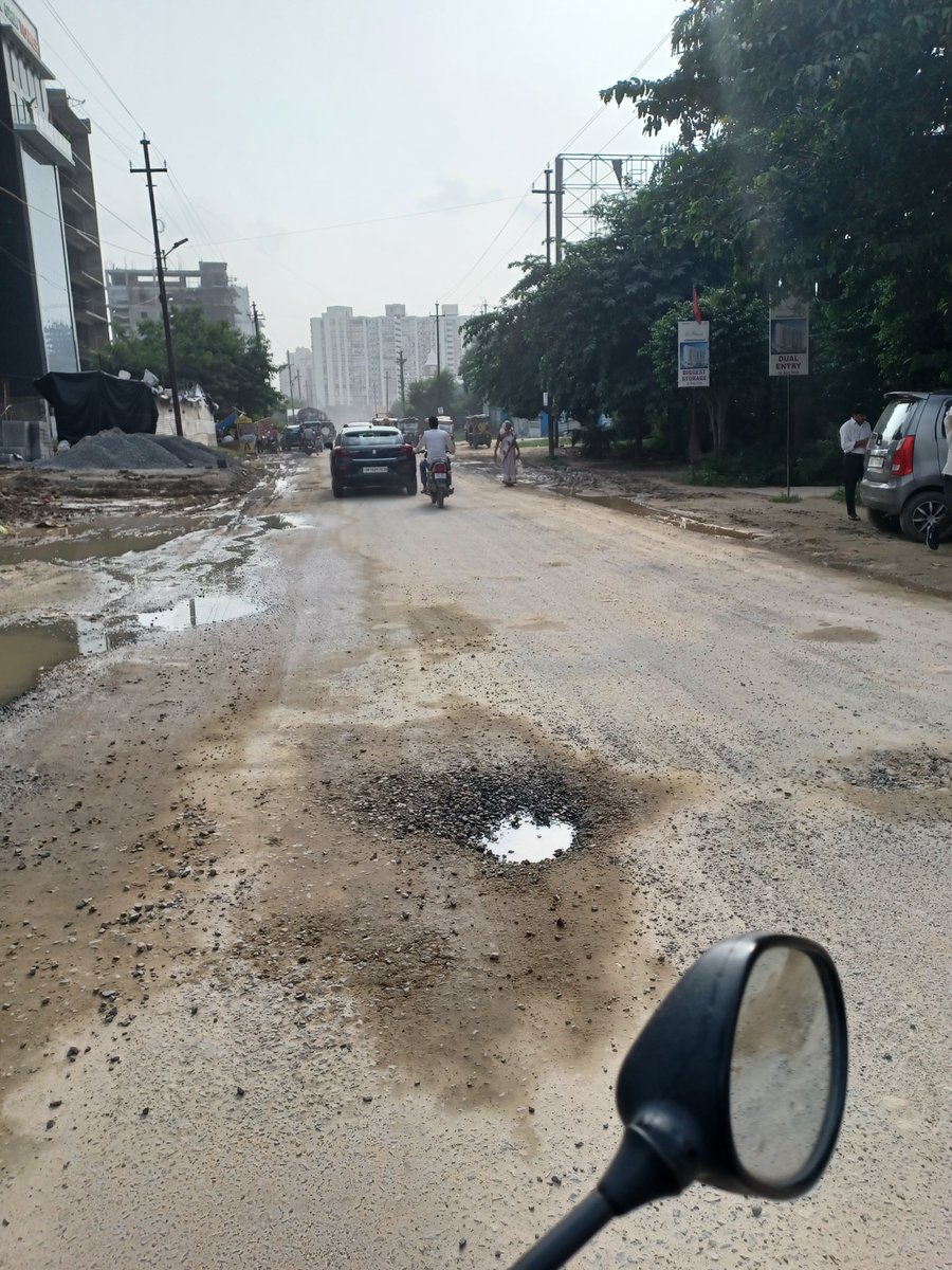 melavons's tweet photo. Very bad condition of JM Florence lane in noida extension..too much pollution and no action despite multiple complaints to authorities. With so many schools around, this is a health Hazzard for school going kids 
@UPPCBLKO @UppcbN @CPCB_OFFICIAL @dmgbnagar https://t.co/1SICdAra3A