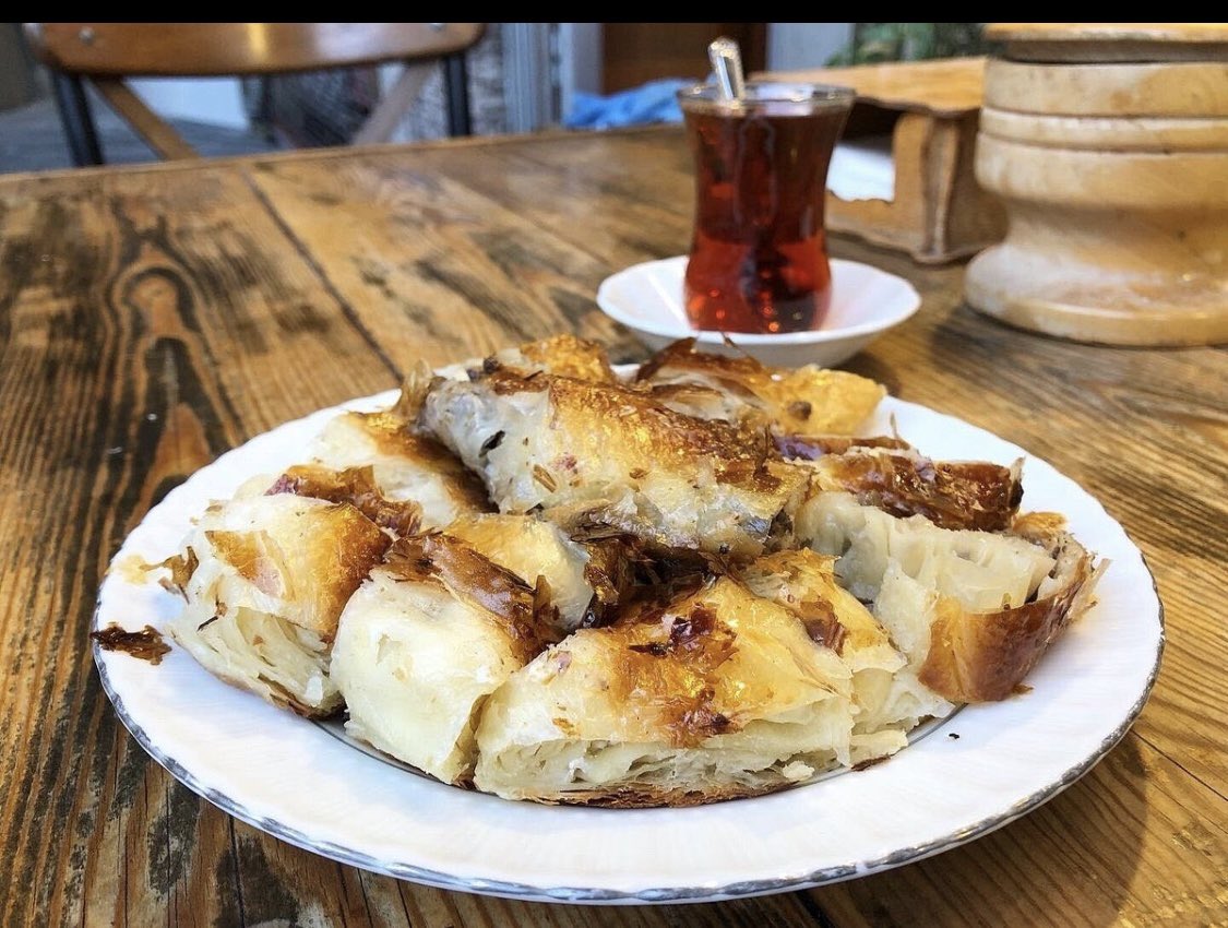 Düzenbazlar, sahtekarlar.
🐔🔬 Tarım Bakanlığı meşhur Sarıyer Börekçisi'nin kıymalı böreklerinde tavuk eti ve sakatat (mide) tespit etti.