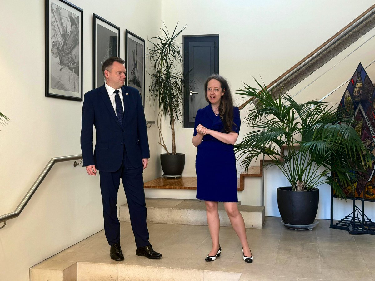 Fantastic visit to Dublin - thanks /diolch <a href="/NickTorfaen/">Nick Thomas-Symonds</a> for taking time to meet the team <a href="/BritEmbDublin/">British Embassy Dublin</a> during your trip! 🇬🇧 🇮🇪