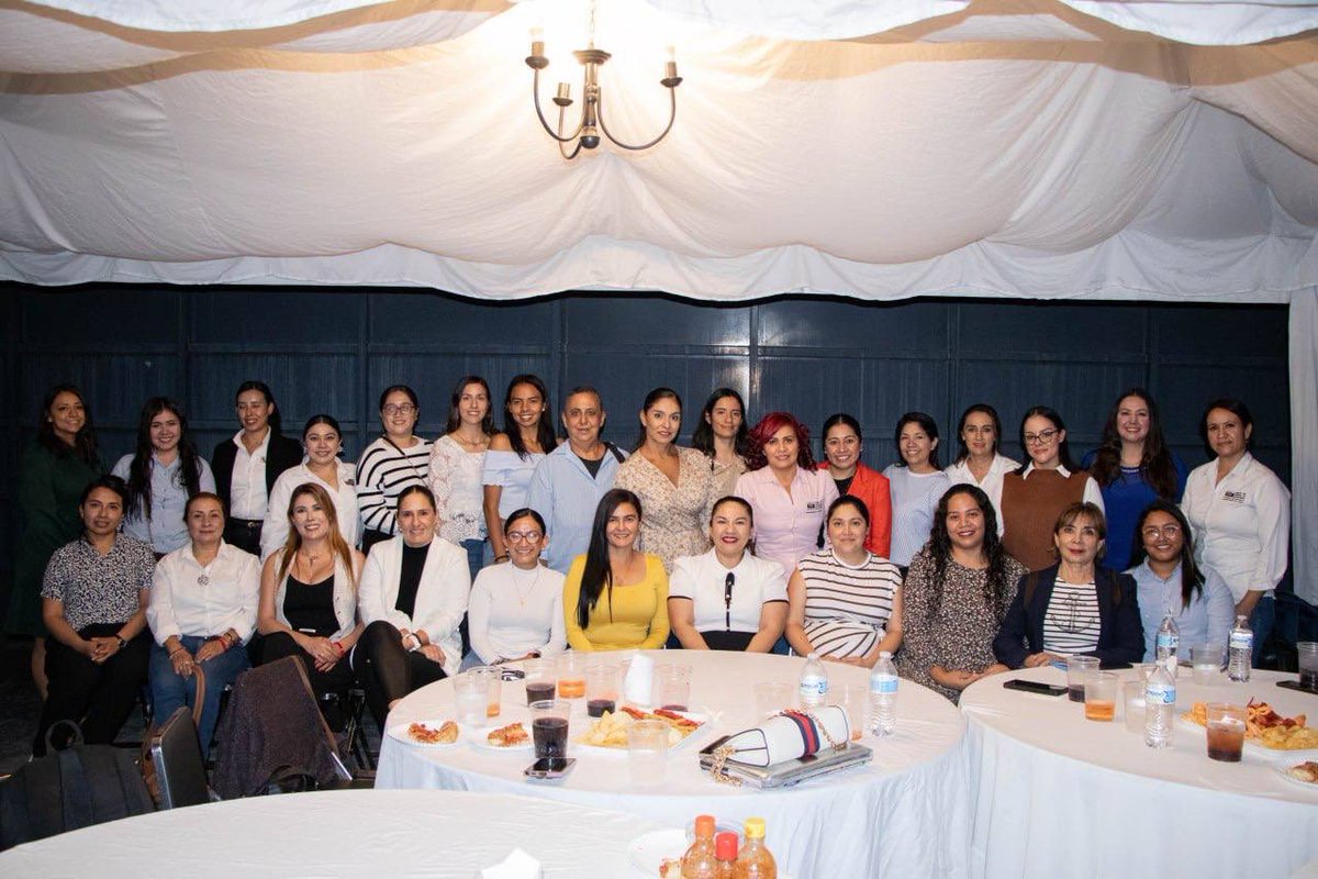 ingmirnamis's tweet photo. 👷🏻‍♀️✨ Qué bonito se siente reencontrarse con tantas mujeres y amigas tan talentosas, que han marcado huella en la ingeniería civil y con quienes tuvimos la oportunidad de intercambiar ideas, para enfrentar los grandes desafíos que tenemos por delante. https://t.co/mk8VZvjNyN