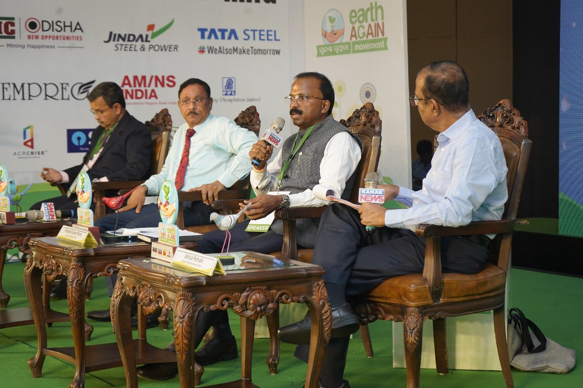 EarthAgain_IN's tweet image. At the 'Green Mining and Just Transition' session, Mr. Amiya Patnaik discussed green mining's ecological focus, Mr. Deepak Mohanty,  Mr. Prasanna Panda, and Mr. Pramod Kumar Patra emphasized the need for R&amp;amp;D and leadership in mining. 
@sambad_odisha #EarthAgainConference