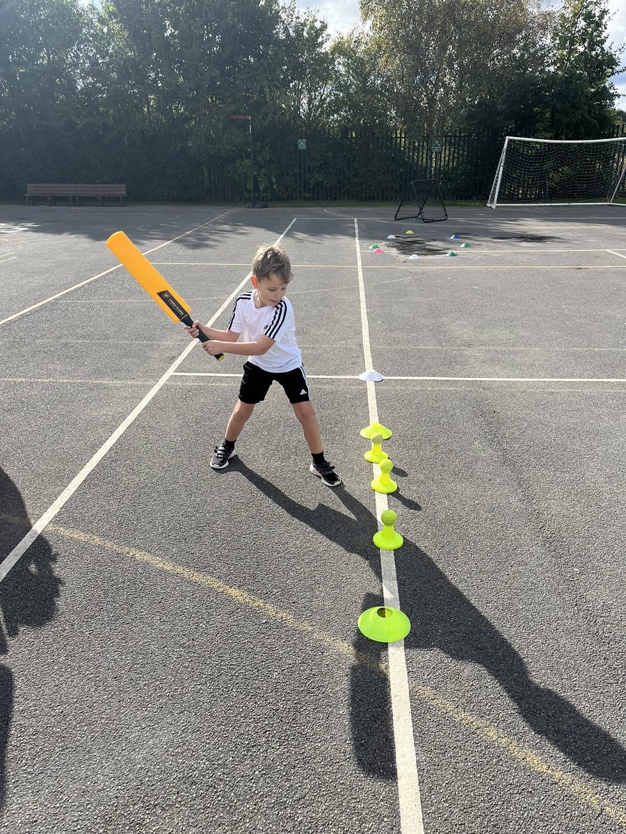 Owls are loving the Chance to Shine Cricket sessions on a Thursday afternoon with Joe. It was great to get outside and play some matches today 🏏 ☀️ #BGSport @BG_Owls