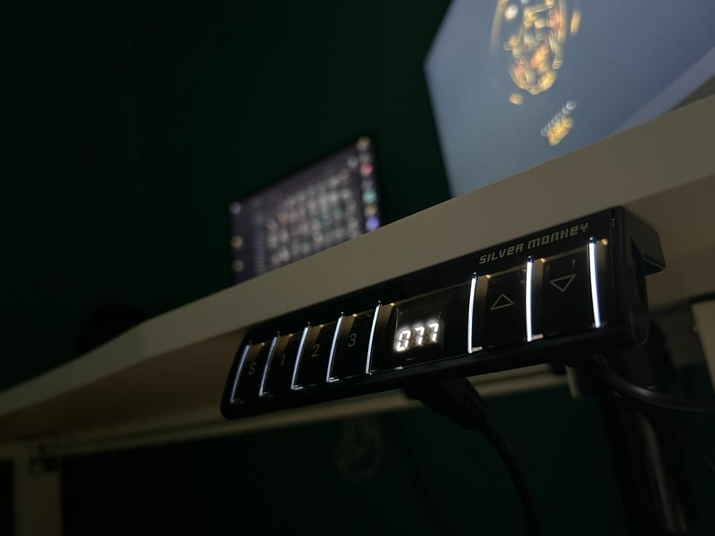 KONSOLOWEinfo's tweet photo. Biurko dla mocno zapracowanych oraz wiernych graczy. Recenzja elektrycznego biurka Silver Monkey ED-140, które może zmienić naprawdę wie...
https://t.co/3H6lYohjR6 https://t.co/2RqyTIhw0E