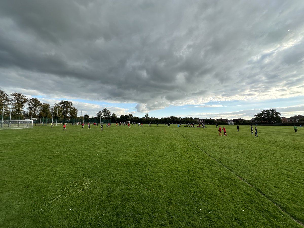 Another excellent night of football for over 100 players, both boys and girls, student referees, lots of parents spectating and lots of staff too and even a bit of blue sky! Massive thanks to ⁦<a href="/RuskinHigh/">Ruskin High School</a>⁩ for hosting 4 squads tonight.