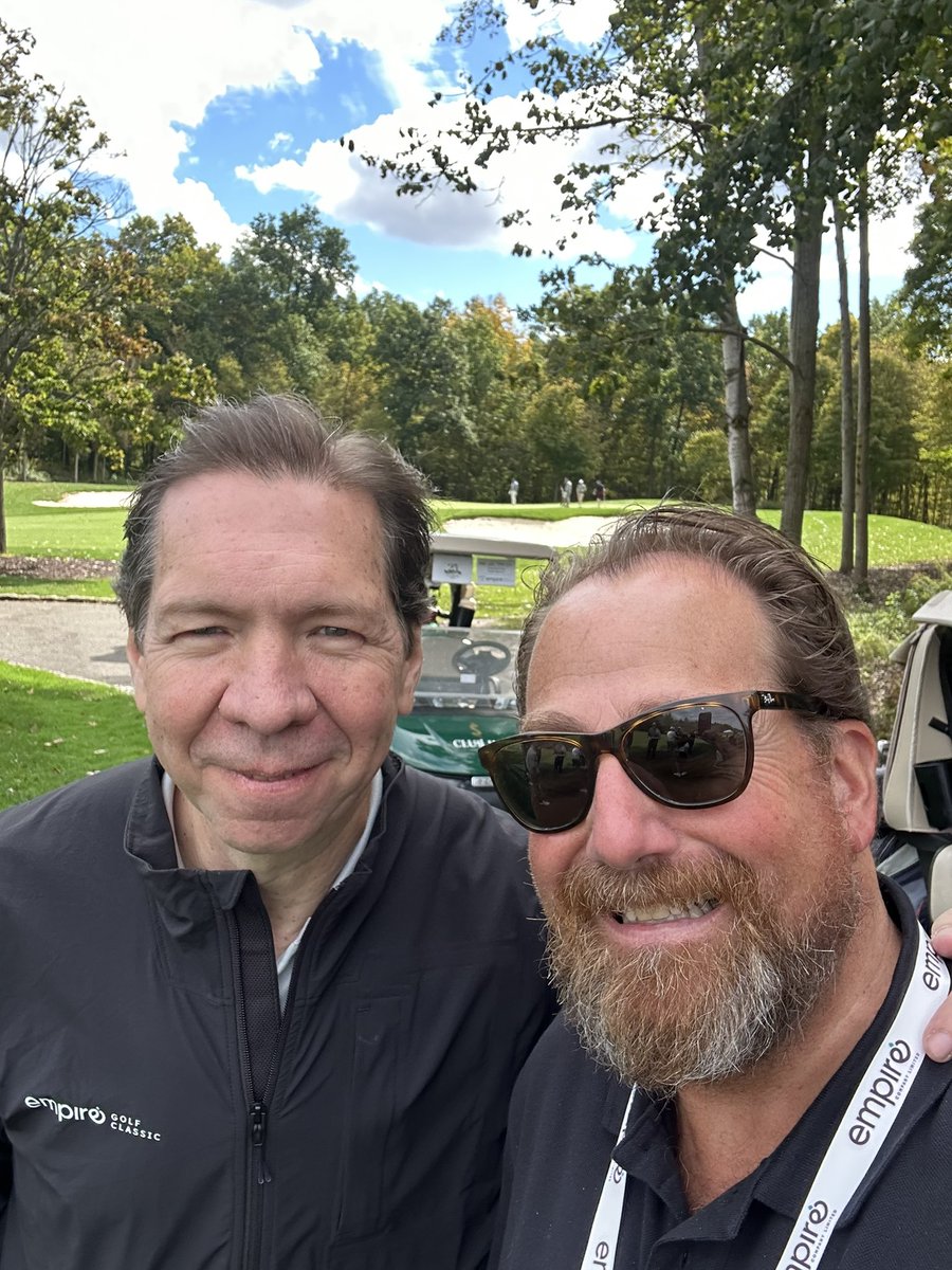 Dieselfitter16's tweet photo. Met Gord yesterday!!! What a genuinely great person.  @GMillerTSN you are 100% class sir.  Might see you in Wolfville sometime in the near future. https://t.co/0v0enV3Ftj
