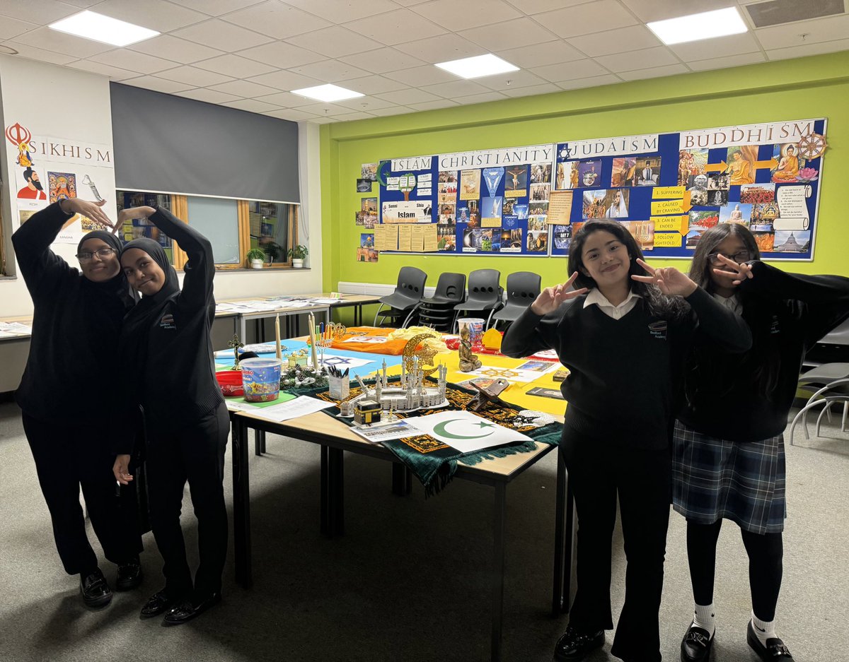 Miss M. Larsen tweet media