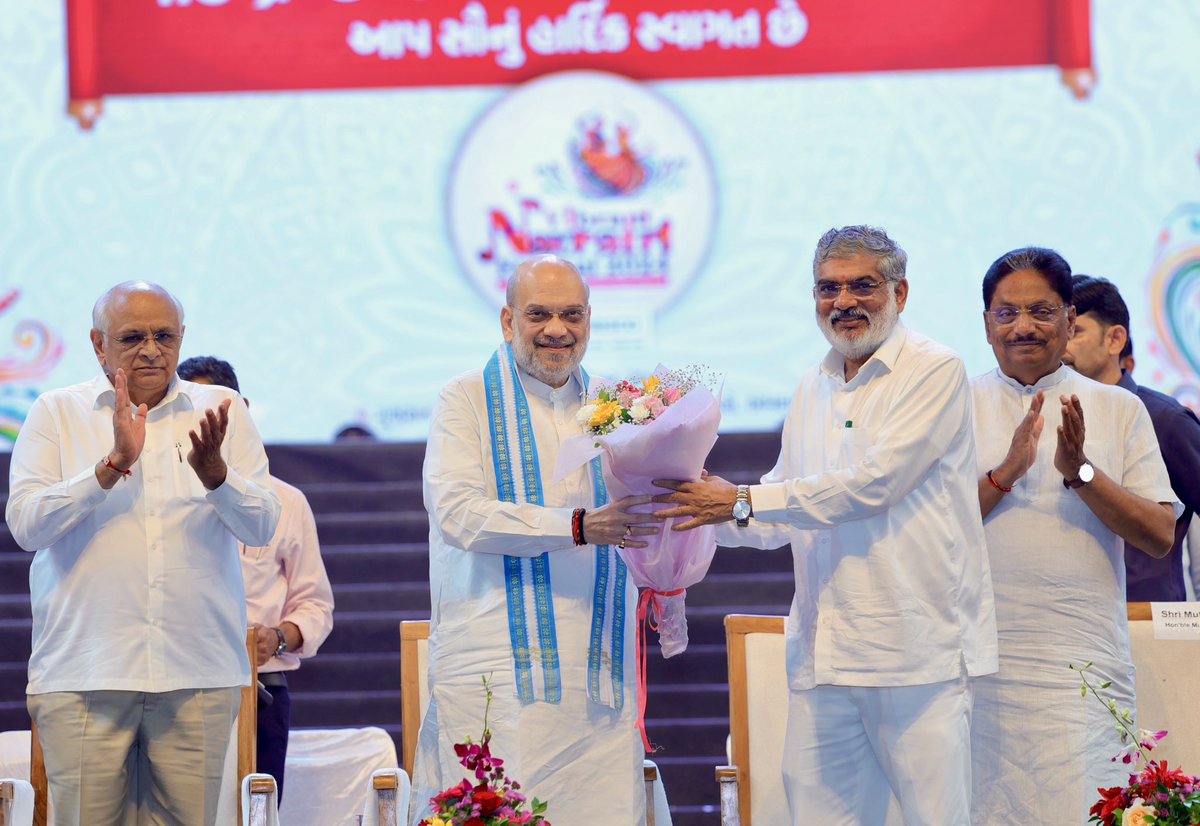 AmitShah's tweet photo. અમદાવાદ ખાતે  આજે વાઈબ્રન્ટ ગુજરાત નવરાત્રી મહોત્સવ – 2024 નું ઉદ્ઘાટન કર્યું. દર વર્ષની જેમ, મોદીજીના નેતૃત્વમાં શરૂ થયેલો આ ઉત્સવ દેવી ભગવતીની આરાધના અને સાંસ્કૃતિક કાર્યક્રમોની પ્રસ્તુતિનું જીવંત માધ્યમ બનવા જઈ રહ્યો છે. ગુજરાતની લોક સંસ્કૃતિને પ્રદર્શિત કરતો આ મહોત્સવ વિશ્વના સૌથી મોટા ઉત્સવોમાંનો એક છે અને વિશ્વભરના પ્રવાસીઓ માટે આકર્ષણનું મુખ્ય કેન્દ્ર પણ છે.