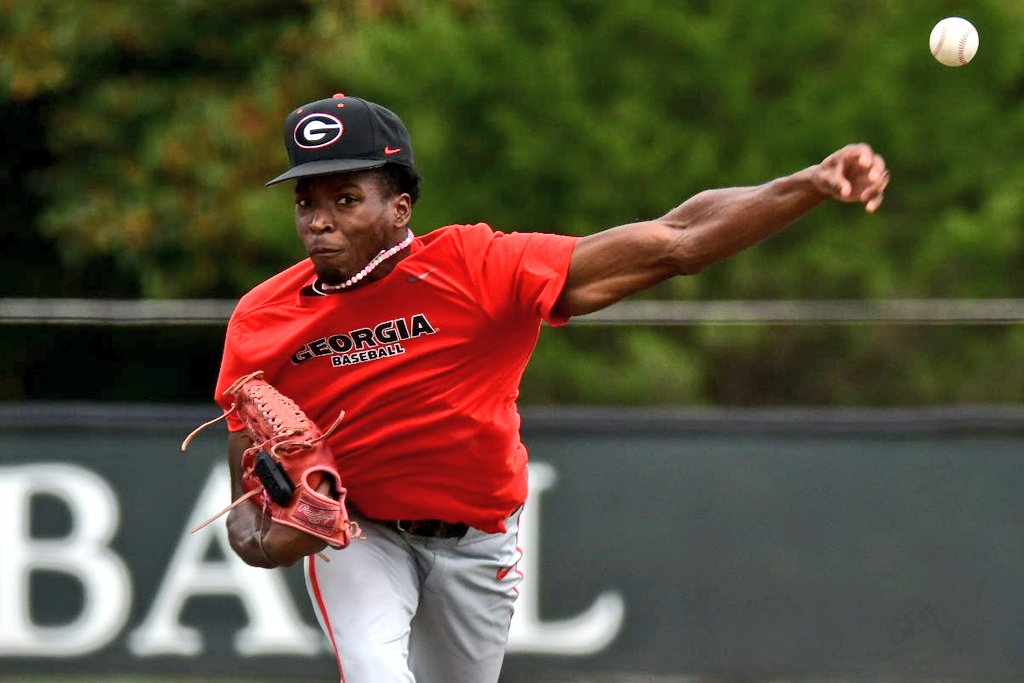 aaronfitt's tweet photo. Good day to catch a @BaseballUGA scrimmage: got a nice look at 2 marquee mound transfers, Alton Davis and JT Quinn. Both were good today, but Davis was electric: 93-96, T97, held velo for multiple innings, good feel for hard, sharp slider, mixed in curve effectively. #HeatSheet https://t.co/ax4LRfb3PK