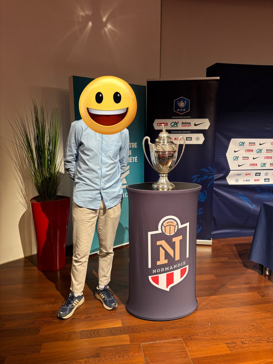 Sharp 🧐⚽️ tweet media