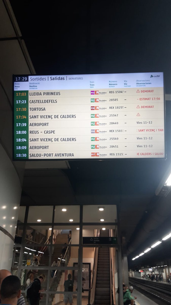 dignitatavies's tweet photo. 😤 Novament, i un dia més, qui falla és el tren! #TallViesSud

👉 Regionals que arriben i surten tard a St. Vicenç.
👉 R2 Sud on no hi cap ningú.
👉 Averia al Prat, Vilanova i Viladecans.
👉 Viatges de 2:30-3h.

Fins quan suportarem aquesta situació? 😡

@Adif_es @RodObresBera https://t.co/EYTakDOqah