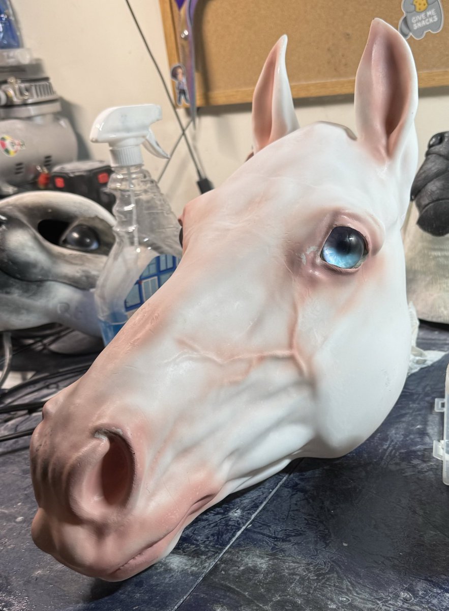 This handsome lad’s under painting is done. I legit only wanna do horses now omg