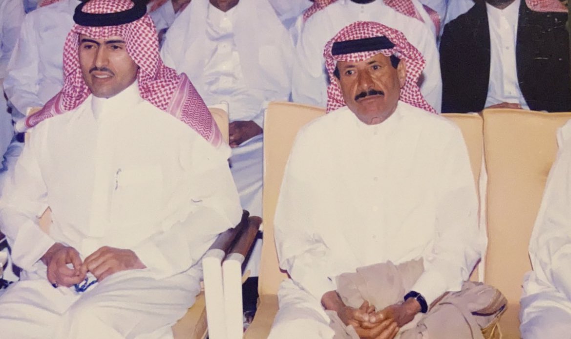 - صورة من الماضي :-  

اخذر عدوك دبة العمر مره
واخذا الحذر من صاحبك عشر مرات

- خلف بن هذال 

لو تحسب ارجال المواقف بالارقام
من كل سبعين الف رجال ، سبعه 

- عبدالعزيز بن سعود السامر