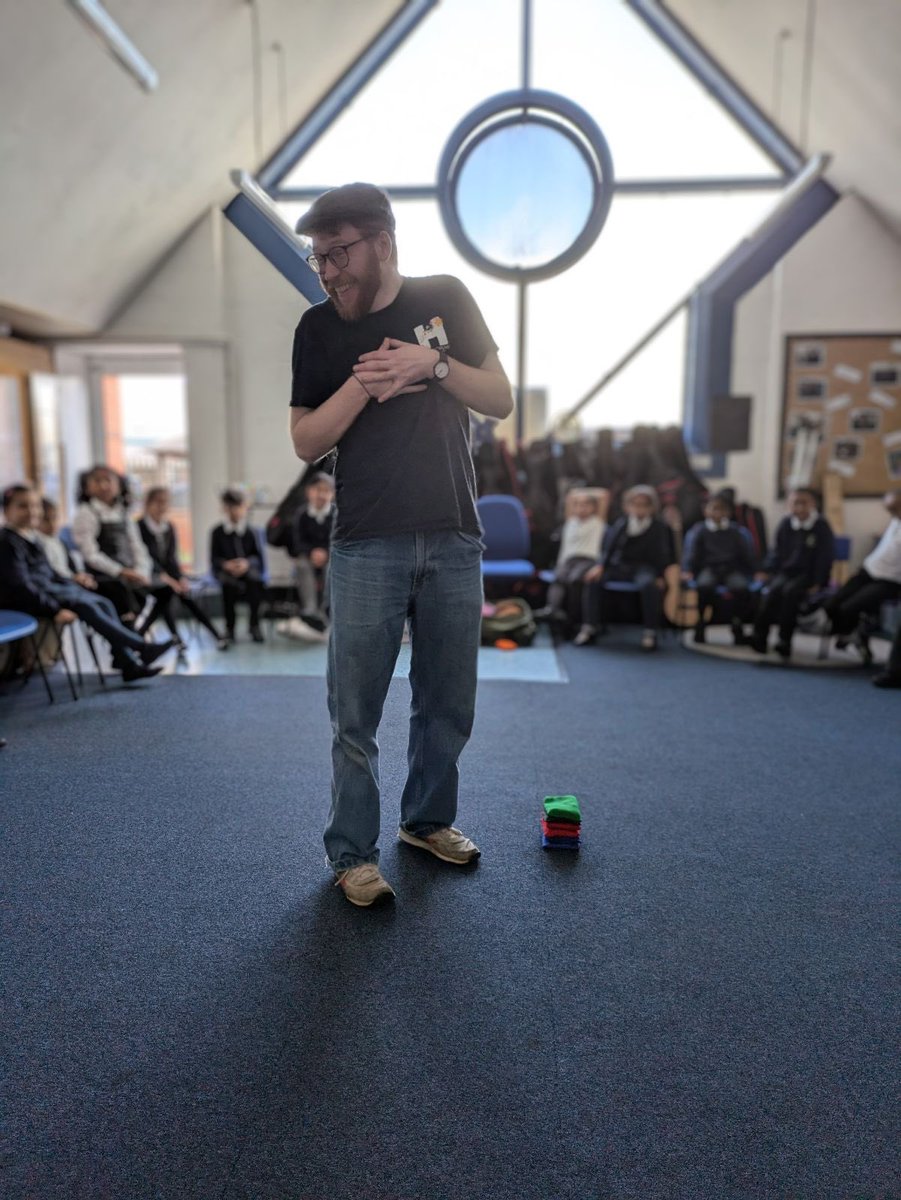MontyAcademy's tweet photo. Year 3 enjoyed their session with our Learning Artist Sam from @brumhippodrome @mrsrmurad @RSparkes114 @MissThompsonEd @MrsFNisar @LiftSchools @BEPvoice https://t.co/38erNSu0Es
