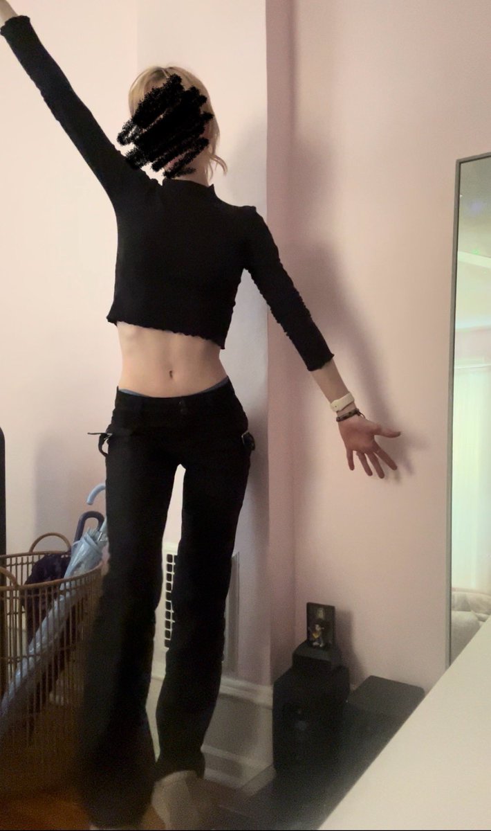 melonwisp's tweet photo. bmi guesses ?? :’D lolol i am 170/5’7 for reference!!! https://t.co/OHI2ggCnme