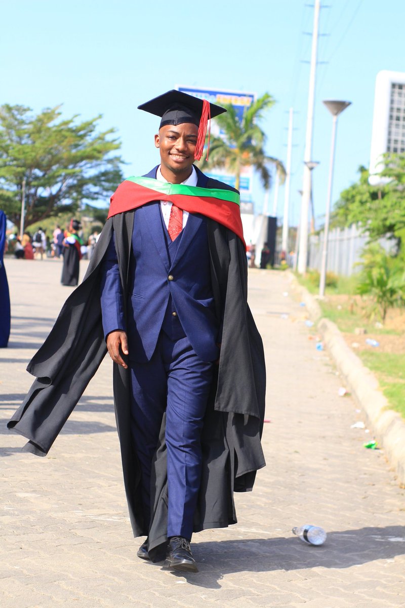 _Azizzy's tweet image. My B.A in Communication Studies is officially secured 👨‍🎓.

By the grace of Allah, this journey has been full of challenges and growth, but with His guidance, I’ve conquered it.

"Na hapana nguvu yoyote ila kwa Mwenyezi Mungu." (Qur'an 18:39)