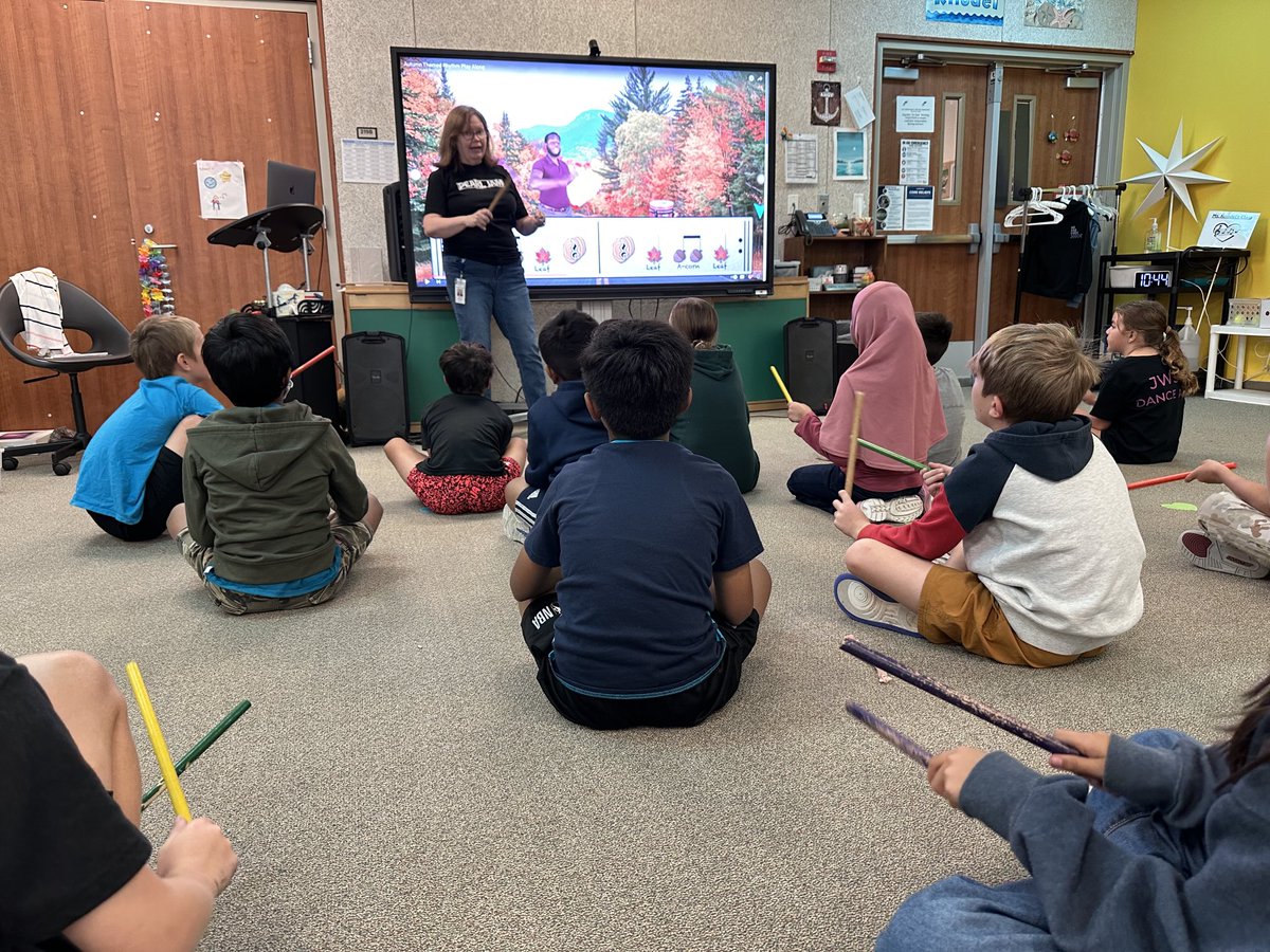 3rd graders had a blast making music with rhythm sticks in Ms. Knodel’s Performing Arts class today! It looked so fun I had to join in—and quickly learned I don’t have as much rhythm as I thought! 🎶😂
