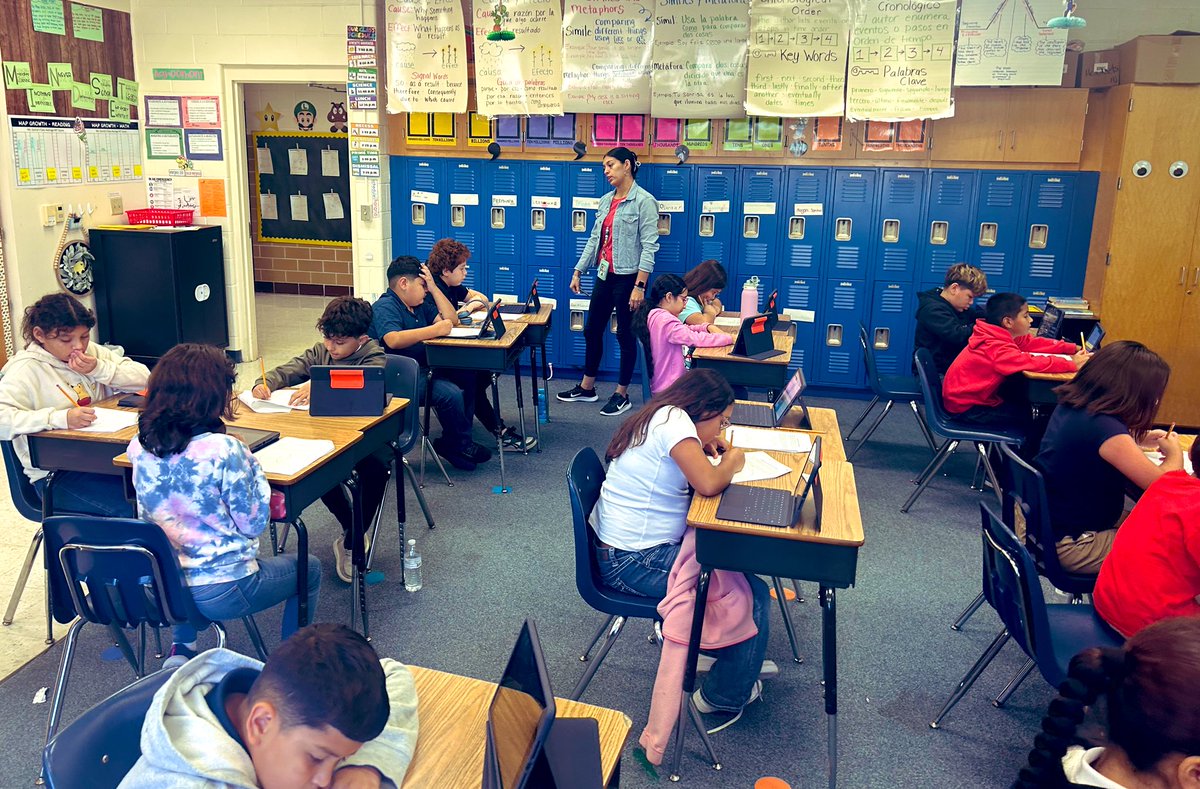 aalonso_FWISD's tweet image. Our @MeadowbrookFW 🦬 Leaders building on understanding how different stories are alike and different. Keep up the HEART 💜 and GREAT 🤩 work!  #AnalyzingTexts #ComparingandContrasting @FWISDCareers @FortWorthISD