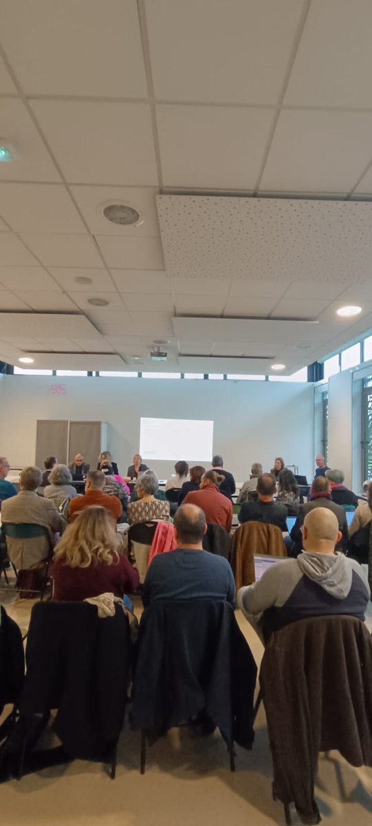 1ère réunion EGPA de l'année : feuille de route, circulaire, plan de formation, groupes de travail... en présence des IEN ET. Des directeurs de SEGPA motivés, des échanges constructifs pour la réussite des élèves. <a href="/acversailles/">Académie de Versailles</a> <a href="/ASHEssonne/">Ressources Ecole inclusive</a>