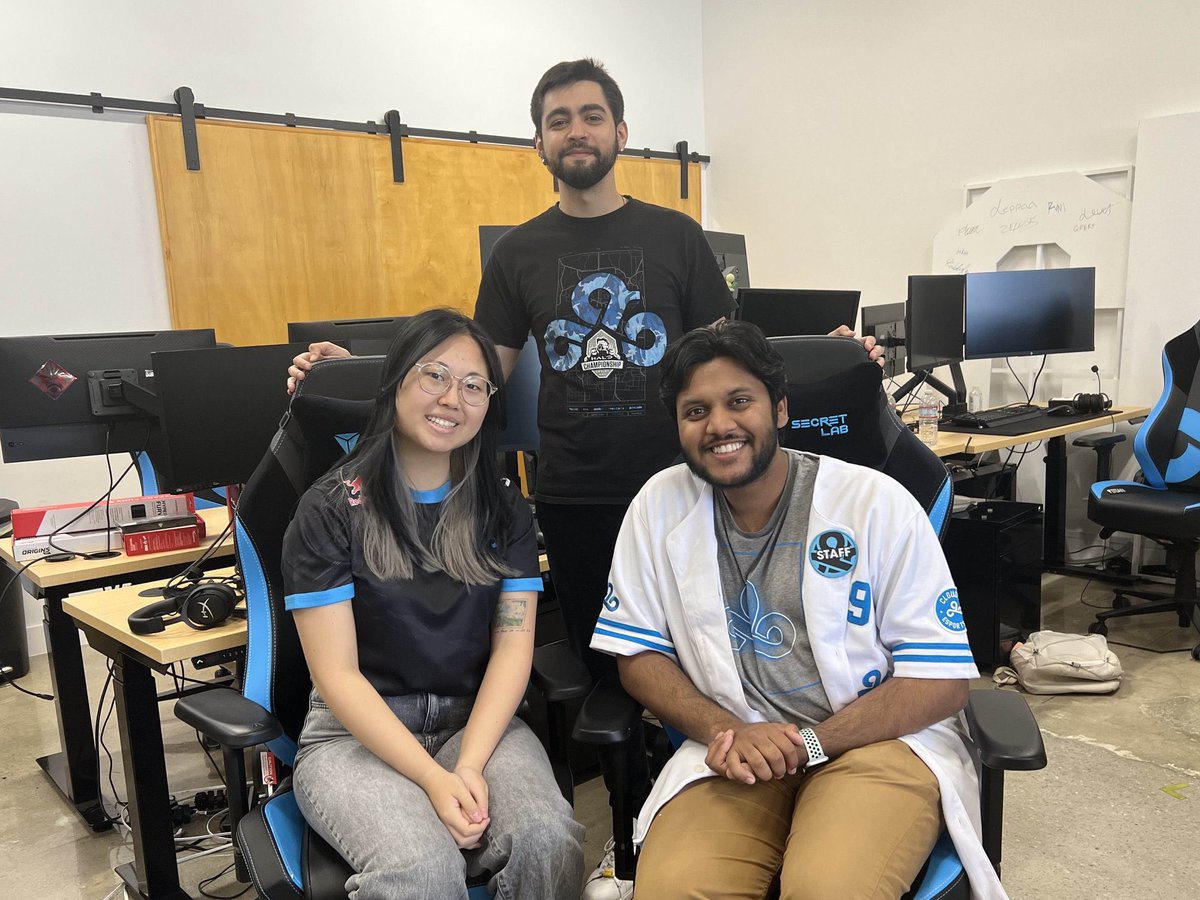 CosmicDeven's tweet photo. A few weeks ago I ended my internship at Cloud9! It was a great experience and I'm so glad to have been a part of the org at such an exciting time.

I'm currently looking for more opportunities in Social Media/Marketing in esports! My DM's are open :D https://t.co/HB8z5UOspt
