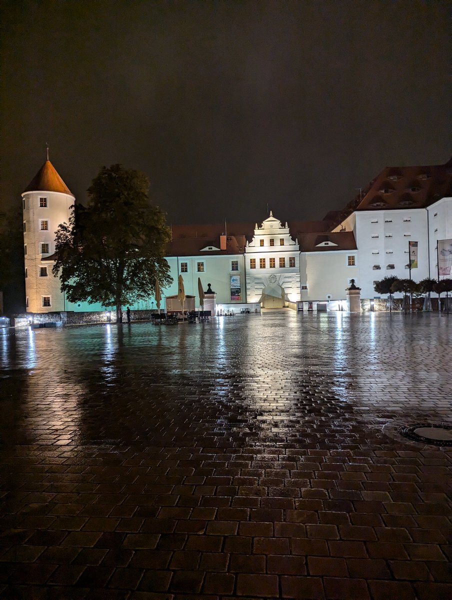 dirktischler's tweet photo. Homecoming, back in @StadtFreiberg for the farewell of my doctor father Michael Schlömann @TUBergakademie ... A strange feeling, as I lived here for more than 16 years #studying #family #phdlive #unikid #doctor #glückauf #heimat https://t.co/uLkRBQFTEh