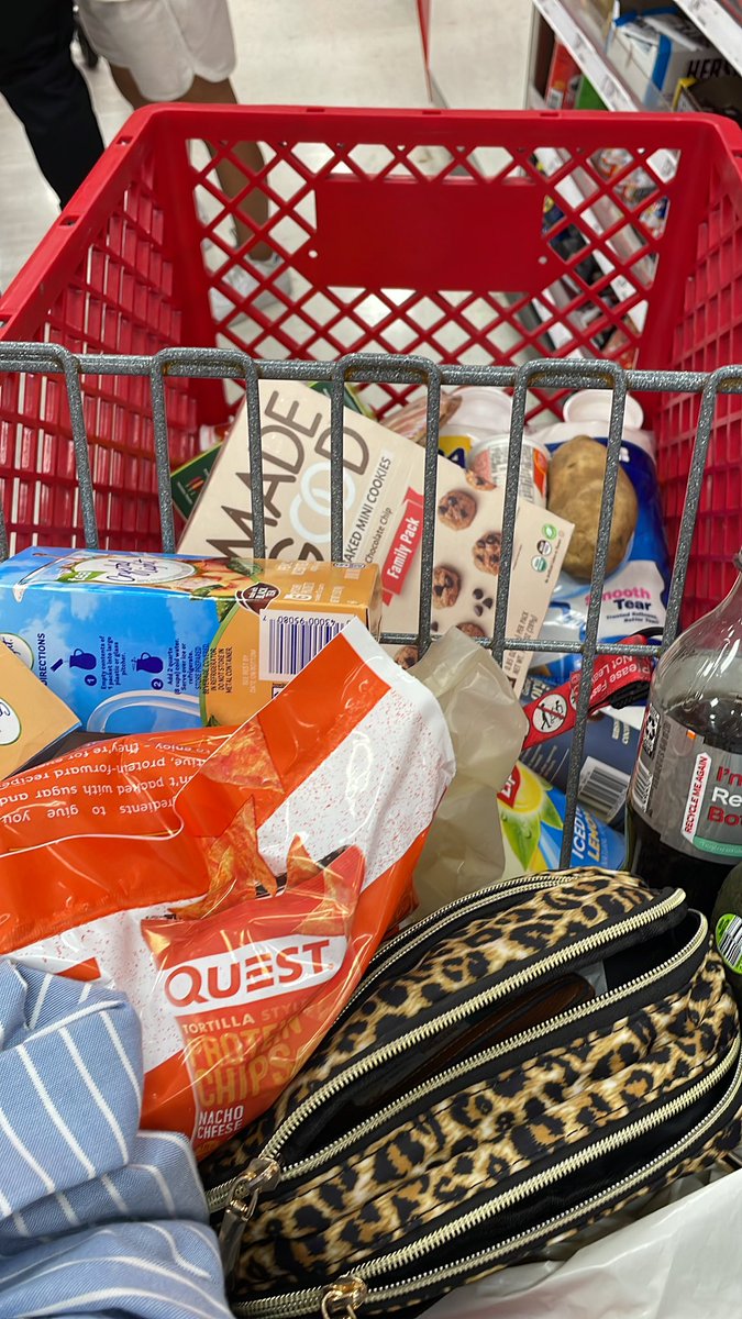 RandiCee's tweet photo. @Target are your profits down easily over 175$ worth of products one cashier and it's hot in here. If my frozen products melt they will be back. If I wasn't tired i would leave Do Better. #horrible #TARGET #targetsucks https://t.co/5iNoATC8PI