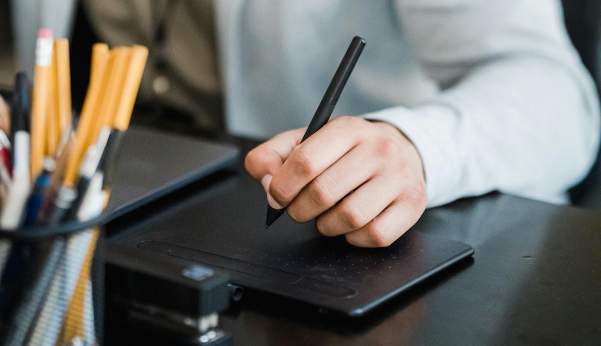 gamedevdotcom's tweet image. Art tests in game dev often harm diversity and fail to reflect real skills.

"It’s time for the game dev industry to evolve and adopt hiring practices that truly reflect the collaborative nature of our work."

gamedeveloper.com/art/why-art-te…