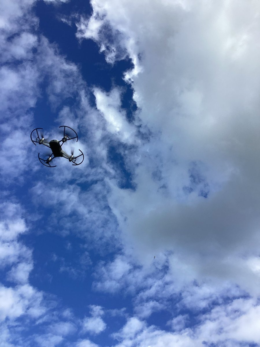 Damian_PE10's tweet image. Great to be able to use the drone with the boys today! Looking at spacing and how we attack in football. #pegeek @DesboroughSch @MrMPritchard