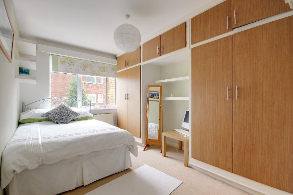 grange_homes's tweet photo. Marlborough Court in Village Road Bush Hill Park EN1 £395,000 two bedroom first floor flat with Share of Freehold @rightmove @Zoopla #selling #shareoffreehold #enfield https://t.co/F1waZO6KeR