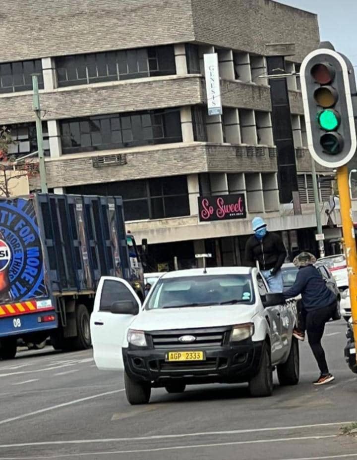 SandileMakeba's tweet photo. Breaking News: The armed robbers who stole 4 million from a bank in Bulawayo have been apprehended, less than 24 hours after the heist. https://t.co/PpIdZ7cqvG