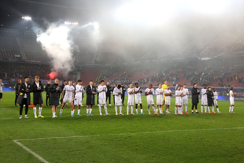 SturmNetz1909's tweet photo. 🎙 Die Stimmen der Akteure nach dem ersten CL-"Heim"-Spiel in dieser Saison. Der Cheftrainer der Schwoazn mit der hörenswerten Brandrede über die Grazer Stadionthematik 👇
▶️ https://t.co/799AYlNUqQ
#STUCLU https://t.co/AWJ4i11DN2