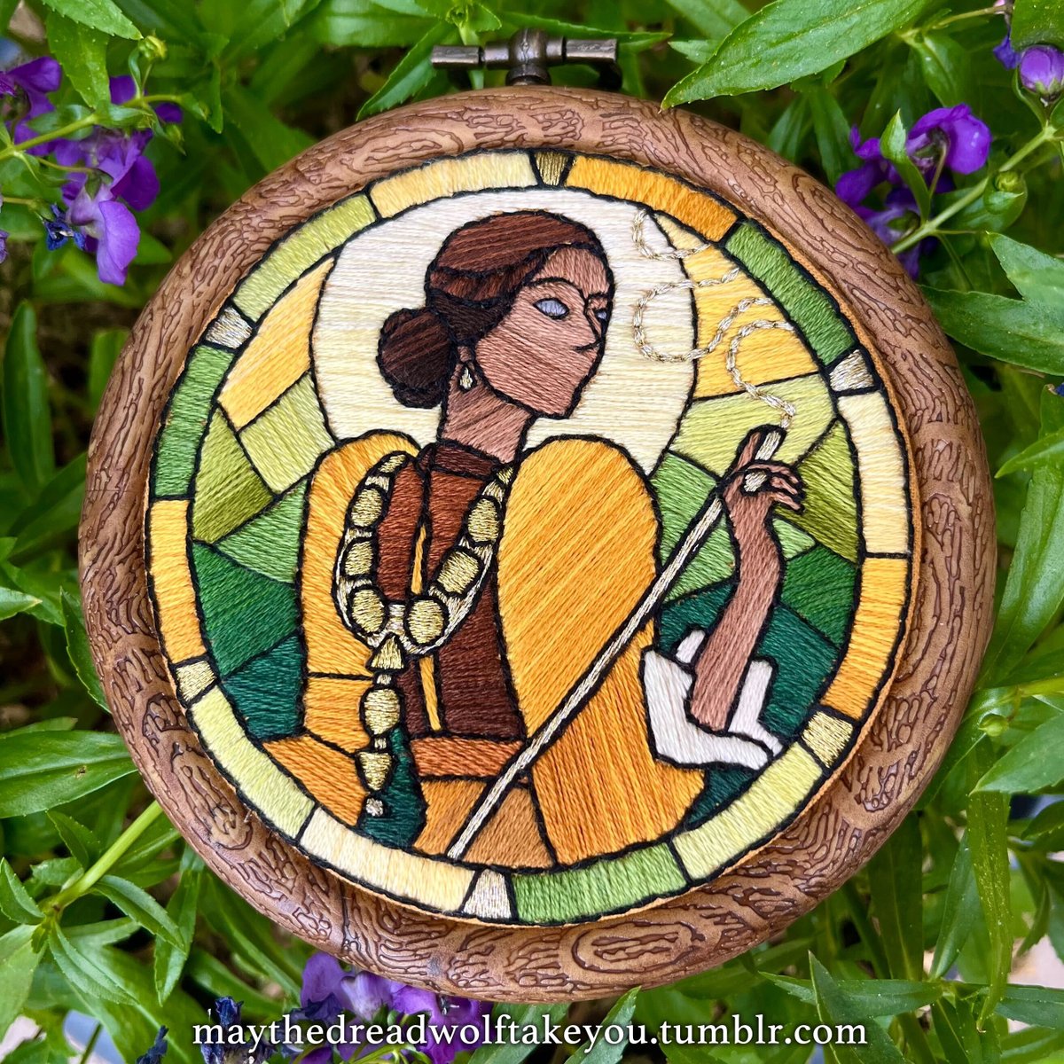 giantspacesquid's tweet photo. Josephine stained-glass-style embroidery! Based on her
#DragonAgeInquisition in-game card art rather than the tarot deck. Love how the colors on this one came out.

#dragonage #josephinemontilyet https://t.co/rfoBZDK8Zq