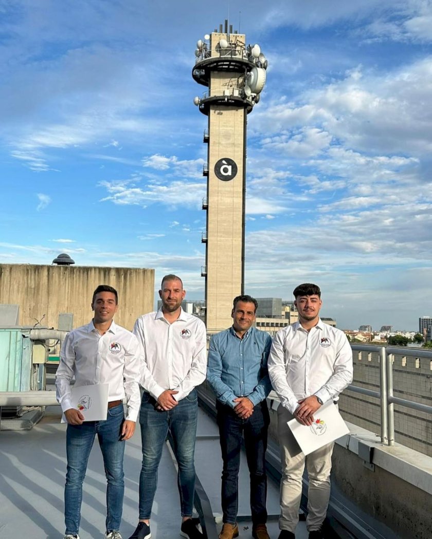 La foto de la vergüenza, <a href="/apunt_media/">À Punt</a>, la televisión pública valenciana, retransmitirá los #BousAlCarrer, abriendo "un futuro para la difusión de estos festejos taurinos".

Al margen del abominable hecho de retransmitir con recursos públicos el sufrimiento de un animal, parece un