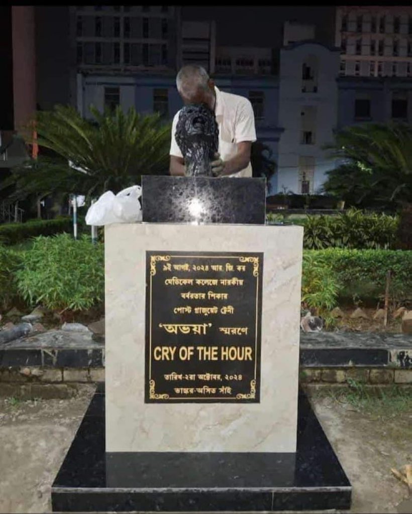 Indian__doctor's tweet image. "A Helpless Father with Daughter's Cry Statue💔 

Raped,Murdered, Silenced.

While serving humanity with compassion,
Her duty became her demise.

Goons tampered with evidences,
Hospital attacked,

Yet, justice remains elusive."
#justiceforAbhya #justiceforRGKar #MedTwitter