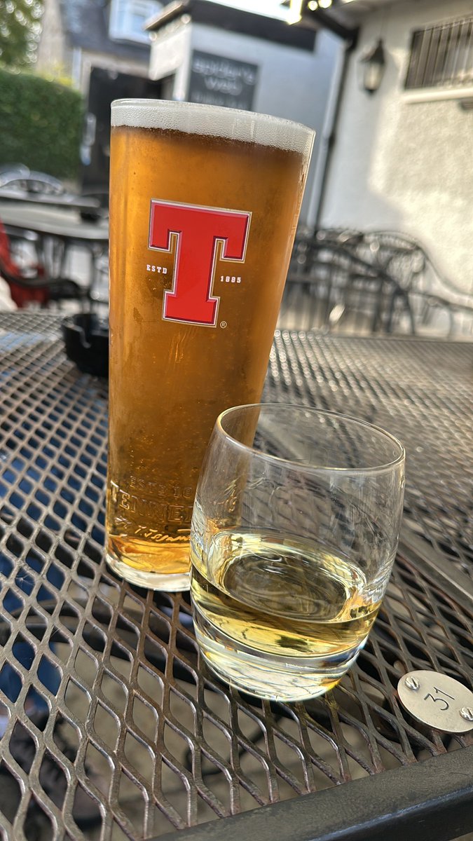 GazMcIntyre's tweet photo. 3 weeks offshore done… debrief complete, time to telax. Chin chin. 🍺🥃😘❤️💋😴😴😴😴😴😴😵💫 #offshorelife #crewchange #WestofShetland #family https://t.co/WUyiCSZ59b