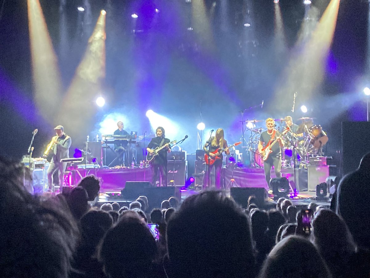 Steve Hackett <a href="/HackettOfficial/">Steve Hackett</a> last night <a href="/friarsaylesbury/">Friars Aylesbury</a> . Masterclass from beginning to end . Brilliant to see <a href="/amandalehmann25/">Amanda Lehmann</a> on vocals and guitar adding to the performance