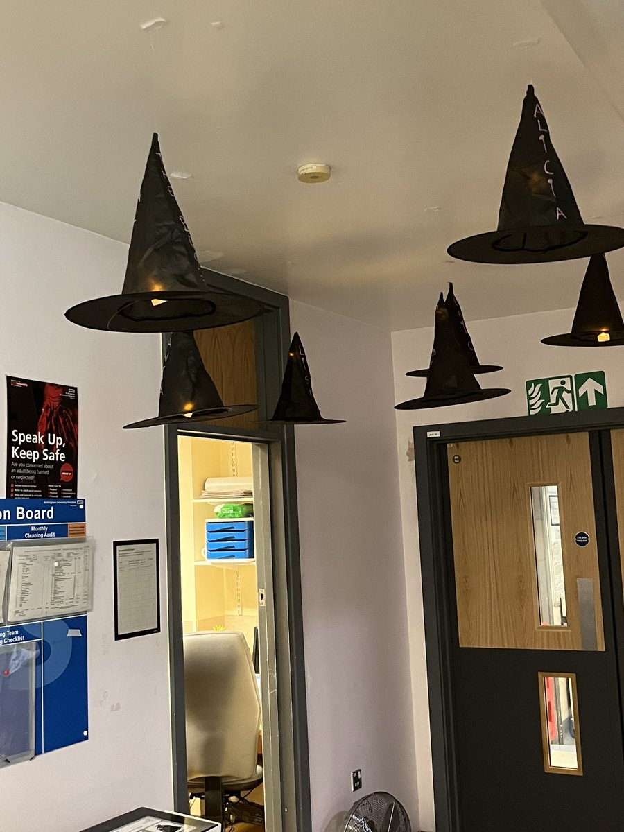 D10Nuh's tweet photo. D10 are getting ready for Halloween 🎃🧙‍♀️our patients are joining in with the fun too! 😊 
@NUHNeuro https://t.co/Ig9TA44t90