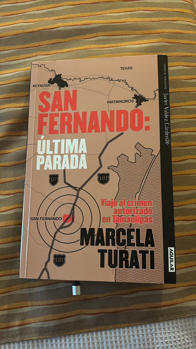 Si ustedes estuvieran leyendo este libro de <a href="/marcelaturati/">marcelaturati</a> pensarían otras cosas insoslayables acerca de este país.