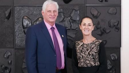RadioHabanaCuba's tweet photo. #Comentario🎙️La gran amistad entre los pueblos de #Cuba y #México se ha vuelto a poner en evidencia, durante el viaje a territorio mexicano del presidente  cubano para asistir a la asunción de Claudia Sheinbaum como presidenta del país latinoamericano.
https://t.co/NLodXZVryD https://t.co/KGK7c1lPZw
