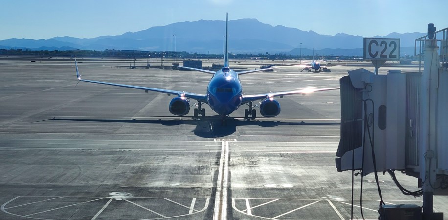 SoCalFlyer97's tweet image. The crew aboard @SouthwestAir Flight WN3458 Friday 9/27 from LAS-SAN were very welcoming and friendly. They made for a great flight experience despite a crosswind ground delay. Kudos to FA's Adriene and Jessica, Captain Rick ♥✈
