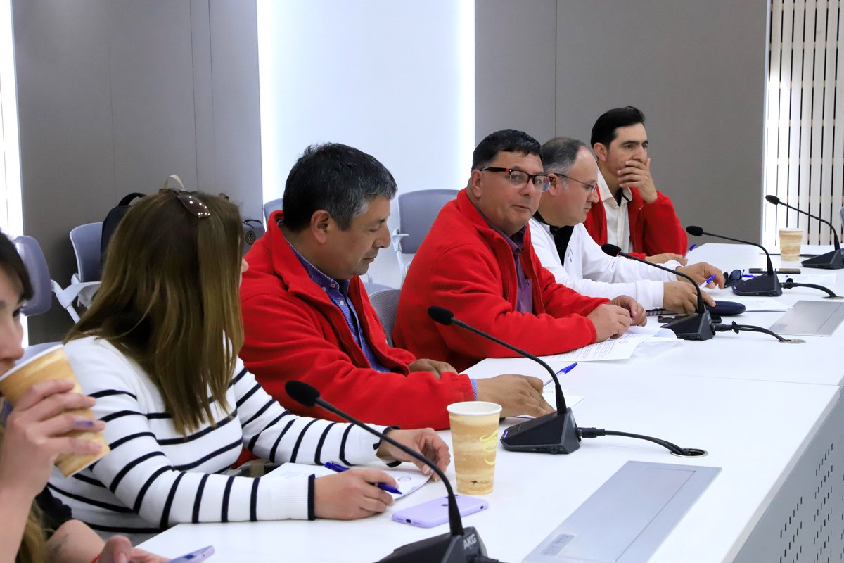 MintrabChile's tweet photo. ¡Seguimos en los #DialogosMultinivel! En esta sesión, la Federación de Sindicatos de Trabajadores Forestales de Constitución realiza sus aportes para la elaboración del proyecto de ley sobre Negociación Colectiva Multinivel. Acompaña @Min_Hacienda, @meconomia y @OITconosur. https://t.co/5TeHVjqYmB