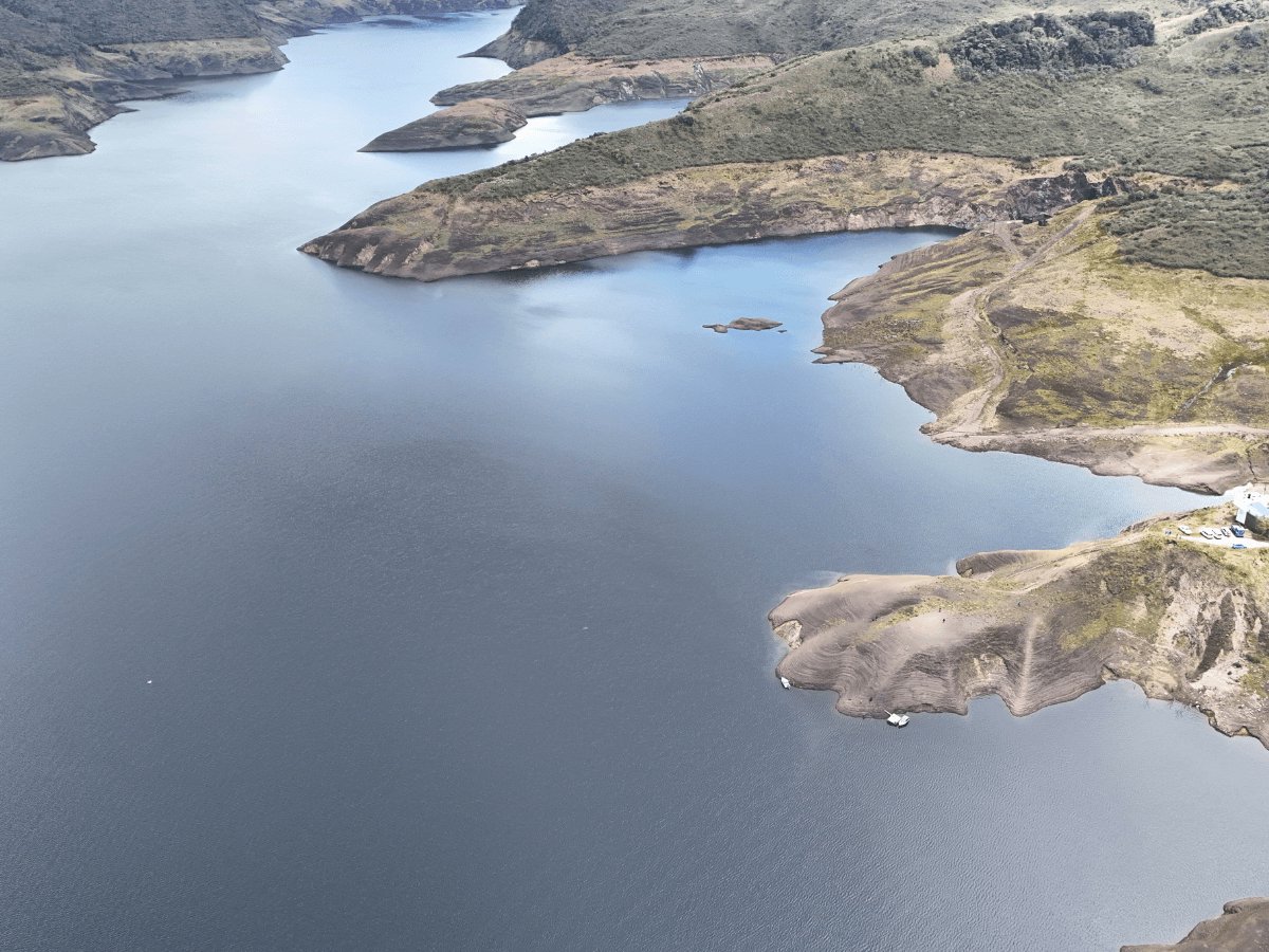 📢💧 La crisis de agua en Bogotá es un reto que necesita soluciones de largo alcance.

Con el sistema Chingaza al 44% de su capacidad y nuevos racionamientos, La Silla consultó la opinión de diez expertos.

Va 🧵 con 6 alternativas que podrían resolver la crisis.
