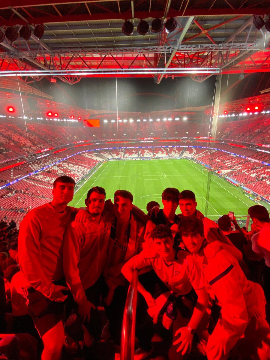 Javiiloopeezz_'s tweet photo. Justo llegado a casa, tengo que decir que ha sido una de mis mejores experiencias.

Pese al ridículo que hicimos y el resultado de anoche, me quedo con el pedazo de viaje que hemos hecho, y todos los momentos y anécdotas que tendremos por estos 2 grandes días.

SIEMPRE VOSOTROS🩵 https://t.co/NRjqQvD2BK