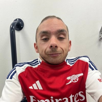 lufcmateo's tweet photo. Why is R2-D2 getting loud in DMs? https://t.co/ftY835I5Mf