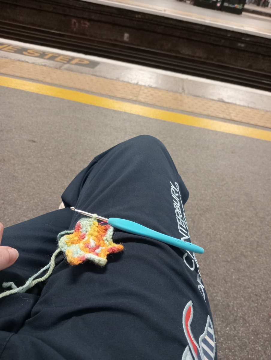 Amy Robin tweet media