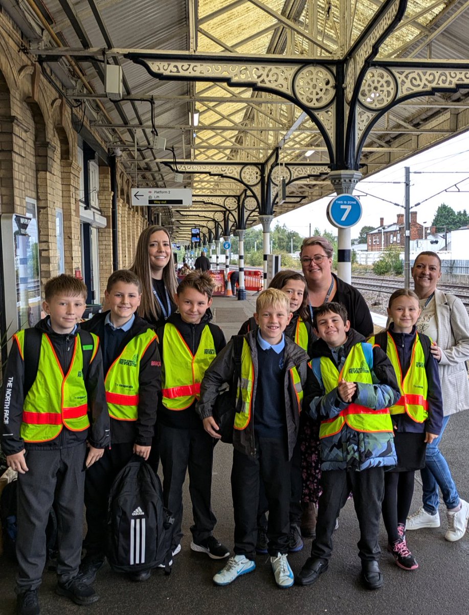 levertonacademy's tweet photo. Our Year 6 trip to London! An incredible experience for our wonderful children - special memories made! 
#teamleverton @horizon22B @TheLionKing @BBCLondonNews #makingmemories https://t.co/K8gclbqQ0b