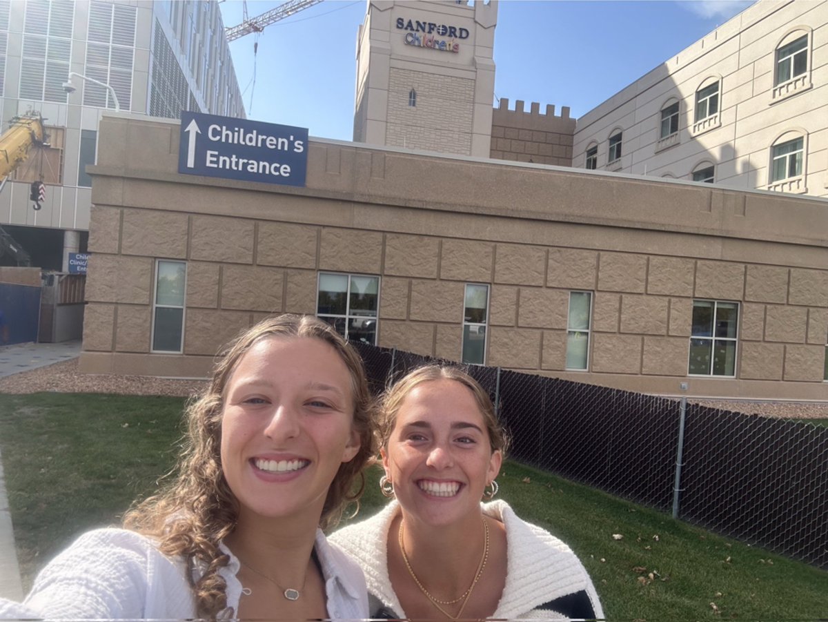 MOCFV_CAPS's tweet photo. Fun day for CAPS Med Associates Eden and Elin as they traveled to the @SanfordHealth Children's Hospital in Sioux Falls to learn more about pediatric nursing. Thanks for welcoming their visit!
#mocfv #GoDutch #stembest #capsnet #preparingforpurpose https://t.co/6xkIPxBl4W