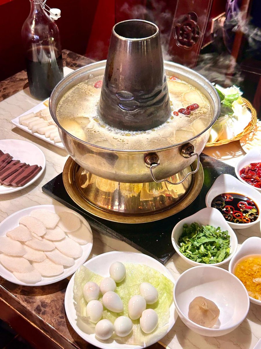After leaving work, I ate hot-pot at a Beijing-style hot-pot shop in China Town with my colleagues.